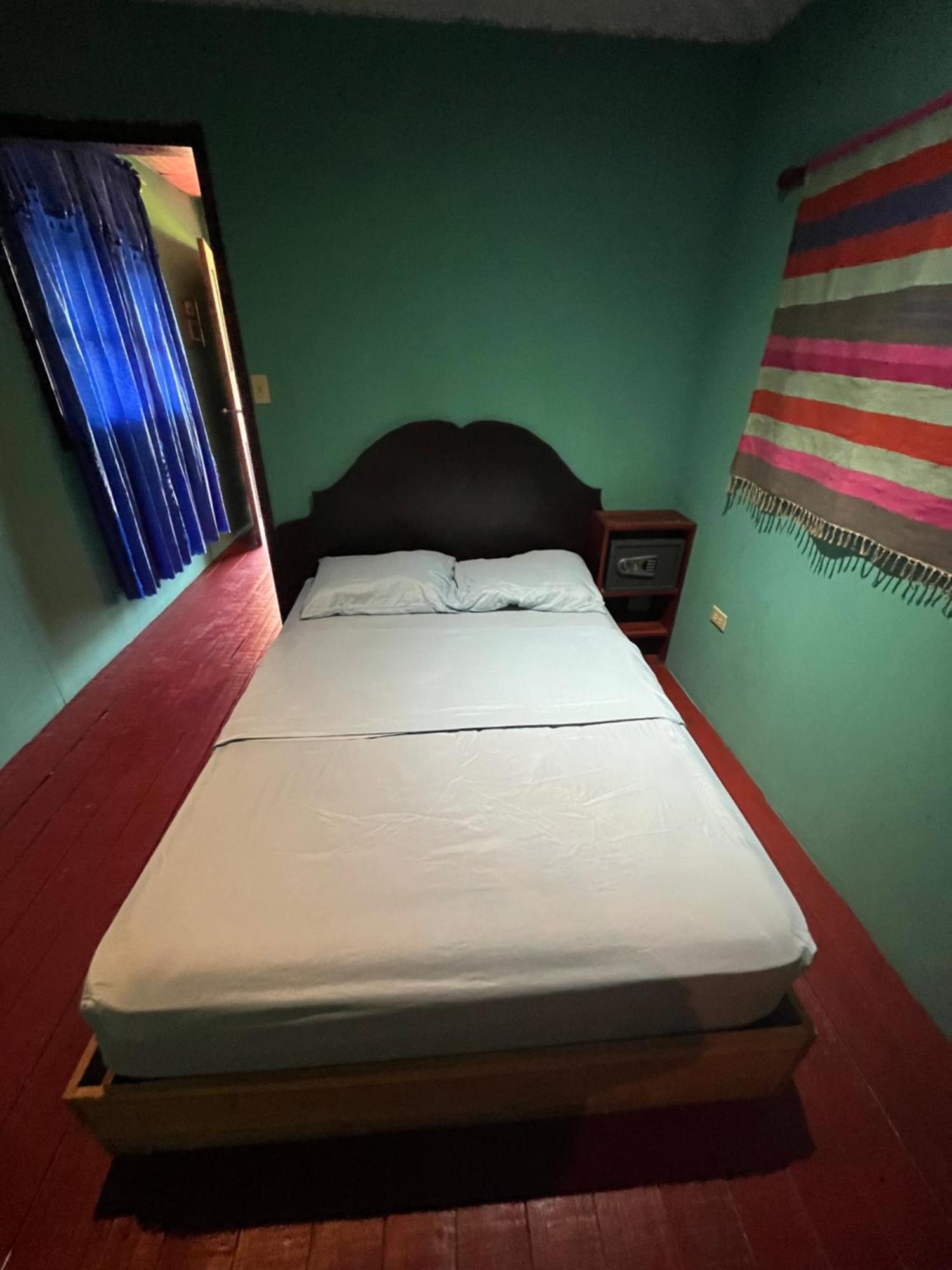 Valerie Emanuel Apartments Bocas del Toro Exterior foto